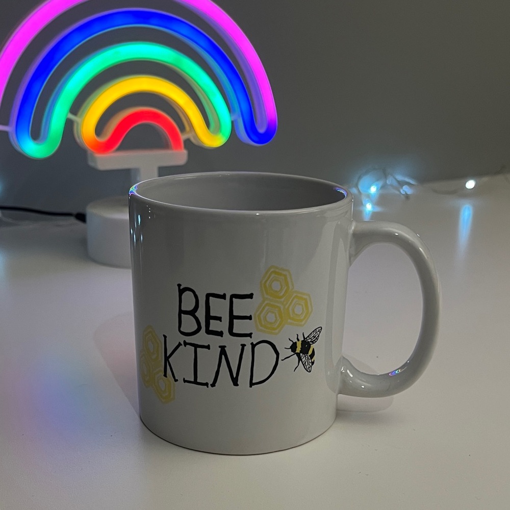 Royal Norfolk White Bee Kind Mug